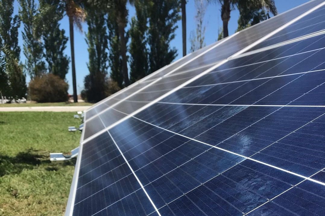 Vecinos roldanenses se organizan para comprar paneles solares al por mayor